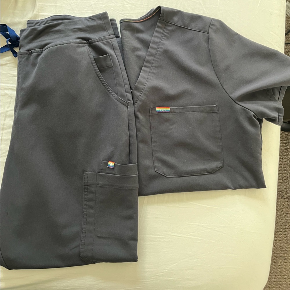 Figs large Charcoal Pride edition